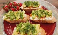 Frischkäse-Avocado-Ciabatta mit Dukkah